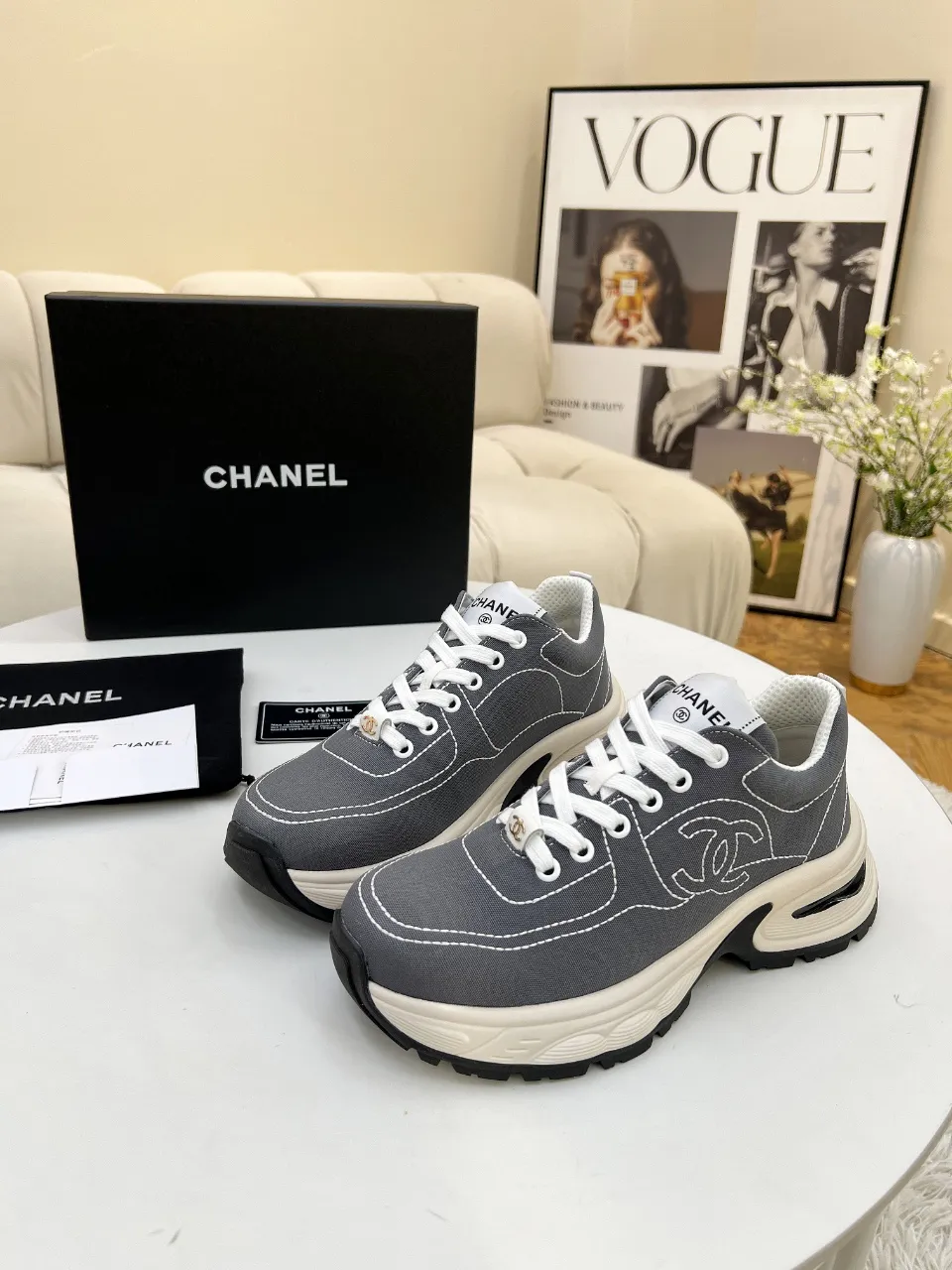 👟👟Ex-factory price 500👟👟 Cloth CHANEL 25C new casual shoes for early spring vacation. A pair of comfortable shoes can reduce the fatigue on your feet. The new style is very versatile, whether it is daily wear or a sister party. It can be easily used for commuting in the workplace, outdoor sports and various occasions. It can increase the height, straighten the legs, modify the shape of the feet, is comfortable and comfortable without rubbing the feet, and has good breathability. It can also be worn in summer. Office workers can also easily own it when wearing it. The fabric is pebbled cowhide + plaid pad to show off sheepskin. The original open-molded rubber foam outsole! size: 35-40 (41 customized, non-refundable and non-exchangeable)